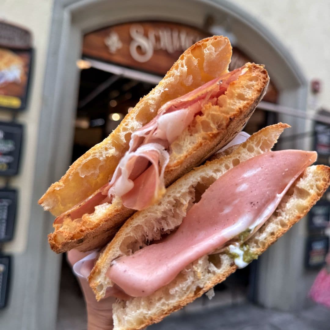 SchiacciaMatta schiacciata con i salumi