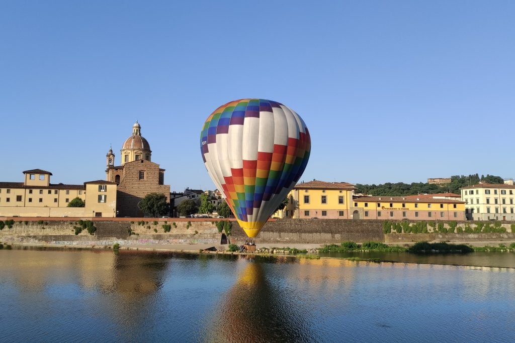 Hot air balloon on the Arno river